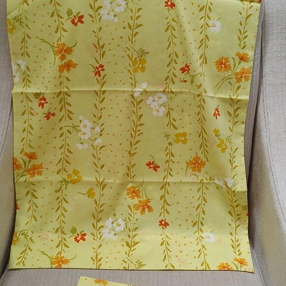 Vintage Good Morning Floral Yellow Standard Pillowcases Set of 2 - Picture 3 of 7